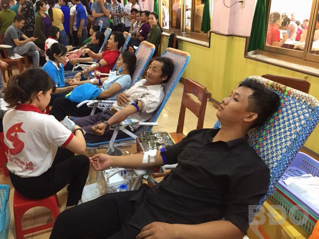 Đoàn viên, thanh niên, sinh viên hiến máu tình nguyện