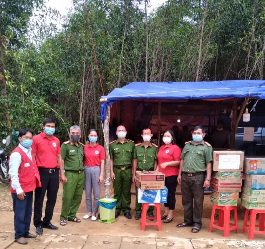 Hội CTĐ huyện Vân Canh hỗ trợ các chốt phòng chống Dịch