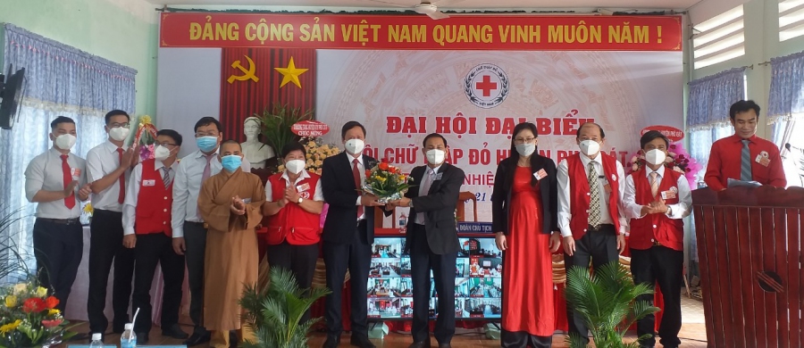 Lãnh đạo Hội CTĐ tỉnh và UBND huyện chúc mừng Ban Chấp hành Hội CTĐ nhiệm kỳ 2021-2026