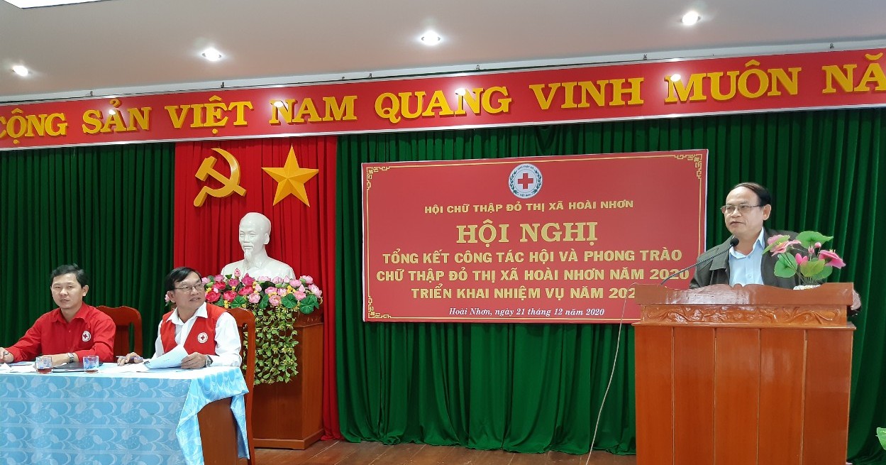 Ông Hà Văn Cát - ủy viên Ban Thường vụ Hội CTĐ Việt Nam, Chủ tịch Hội CTĐ tỉnh phát biểu chỉ đạo tại Hội nghị tổng kết Công tác Hội và phong trào CTĐ thị xã Hoài Nhơn năm 2020 ngày 21.12