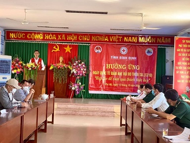 Quan cảnh buổi hưởng ứng Ngày Quốc tế giảm nhẹ rủi ro thiên tai tại xã Mỹ Thắng, huyện Phù Mỹ