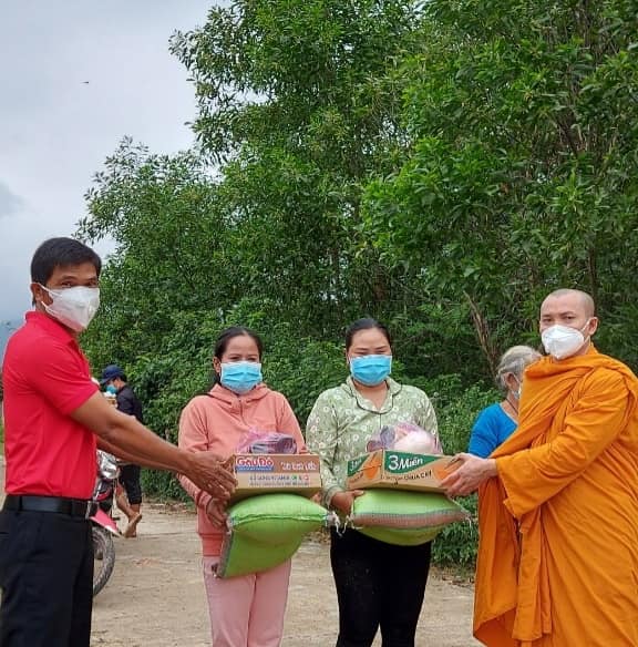 Hội CTĐ huyện Vân Canh trao hỗ trợ đồng bào làng Canh Tiến, xã Canh Liên