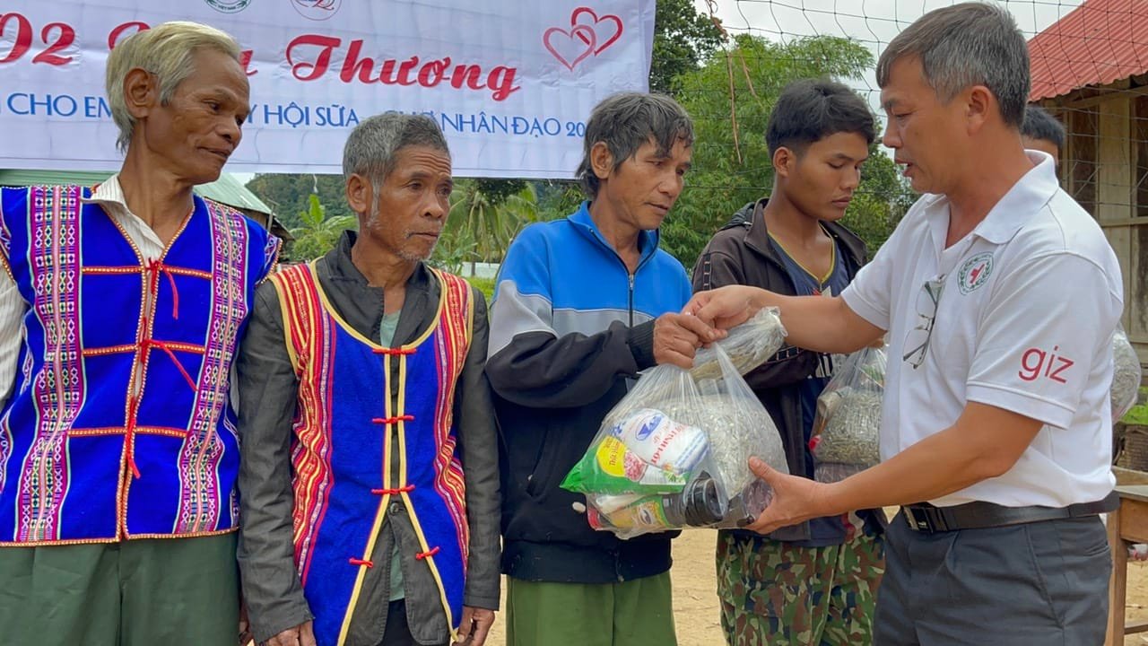 BĂNG RỪNG, LỘI SUỐI - MANG YÊU THƯƠNG ĐẾN LÀNG 02