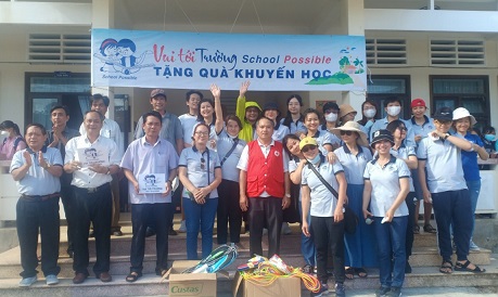 Vĩnh Thạnh, Tây Sơn: Tặng quà, xe đạp cho người nghèo, học sinh vượt nghèo vượt khó