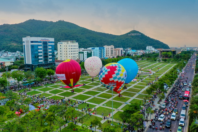 Lễ hội khinh khí cầu tại TP Quy Nhơn mang đến nhiều trải nghiệm thú vị cho người dân và du khách