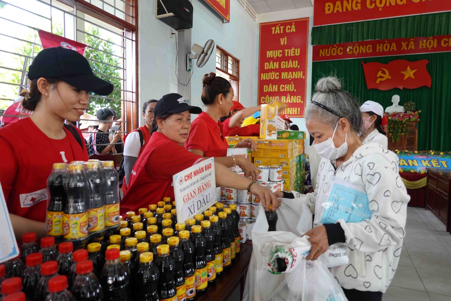 Người dan đi chợ