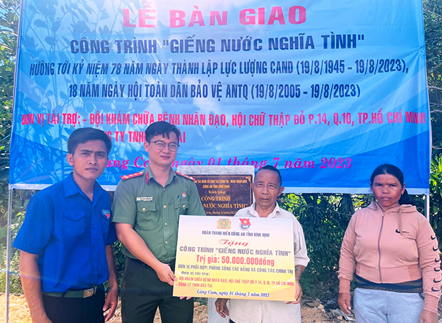 Bàn giao công trình thanh niên tại huyện Tây Sơn