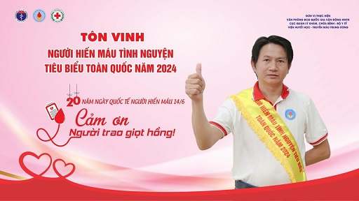 Ông Trần Văn Toàn - Trường Cao đẳng Kỹ thuật Công nghệ Quy Nhơn có hơn 40 lần hiến máu, đại diện tỉnh Bình Định được tôn vinh