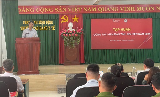 TS.BS Trần Ngọc Quế - Giám đốc Trung tâm máu quốc gia phát biểu tại lớp tập huấn